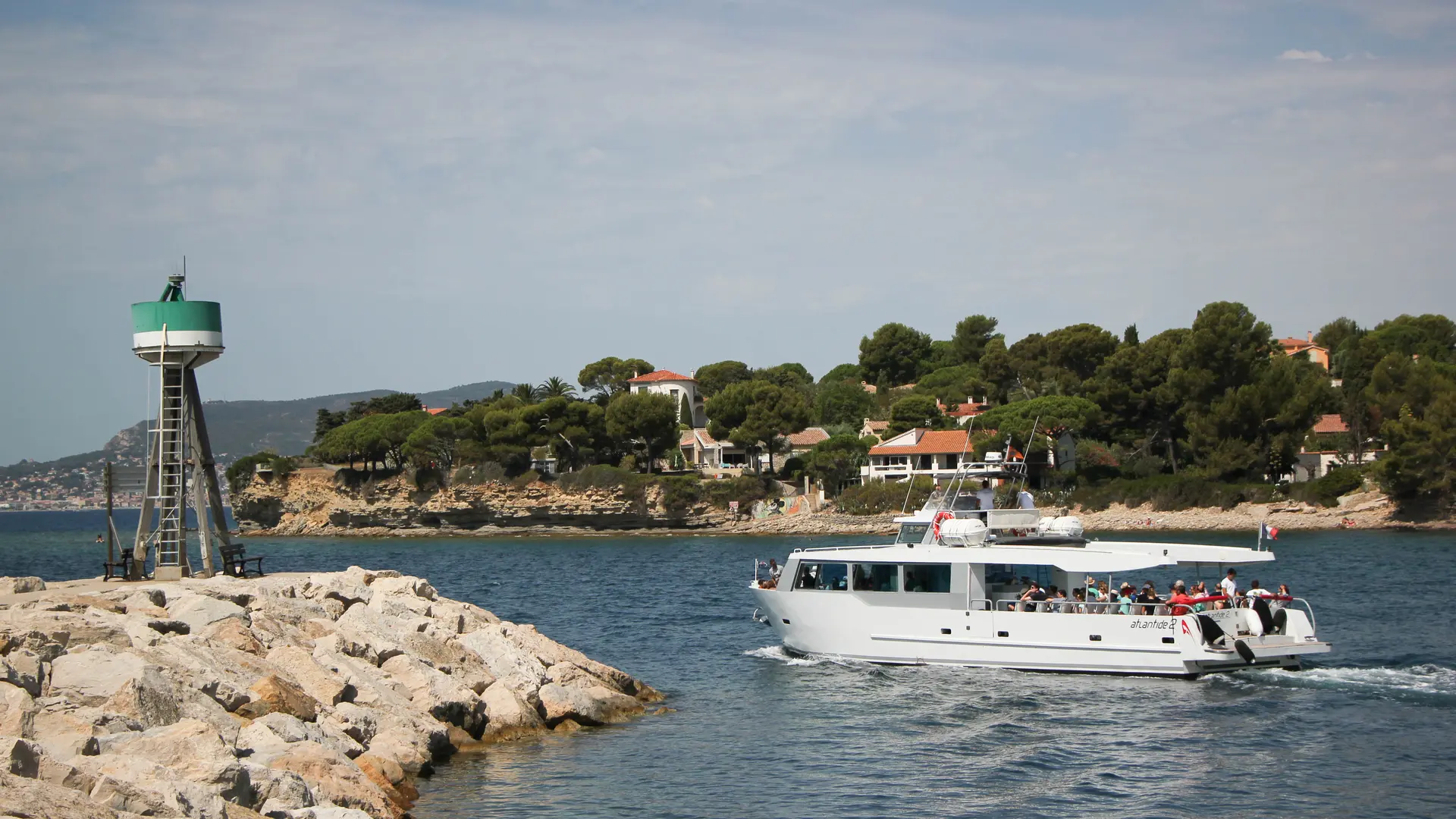 Balade en mer commentée des calanques avec l'Atlantide