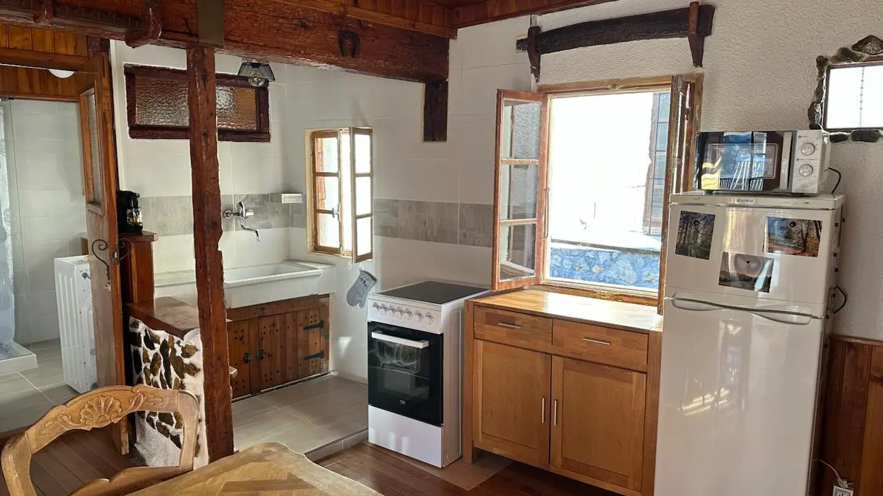 Lou Castelet Beuil Coin cuisine Gîtes de France Alpes Maritimes