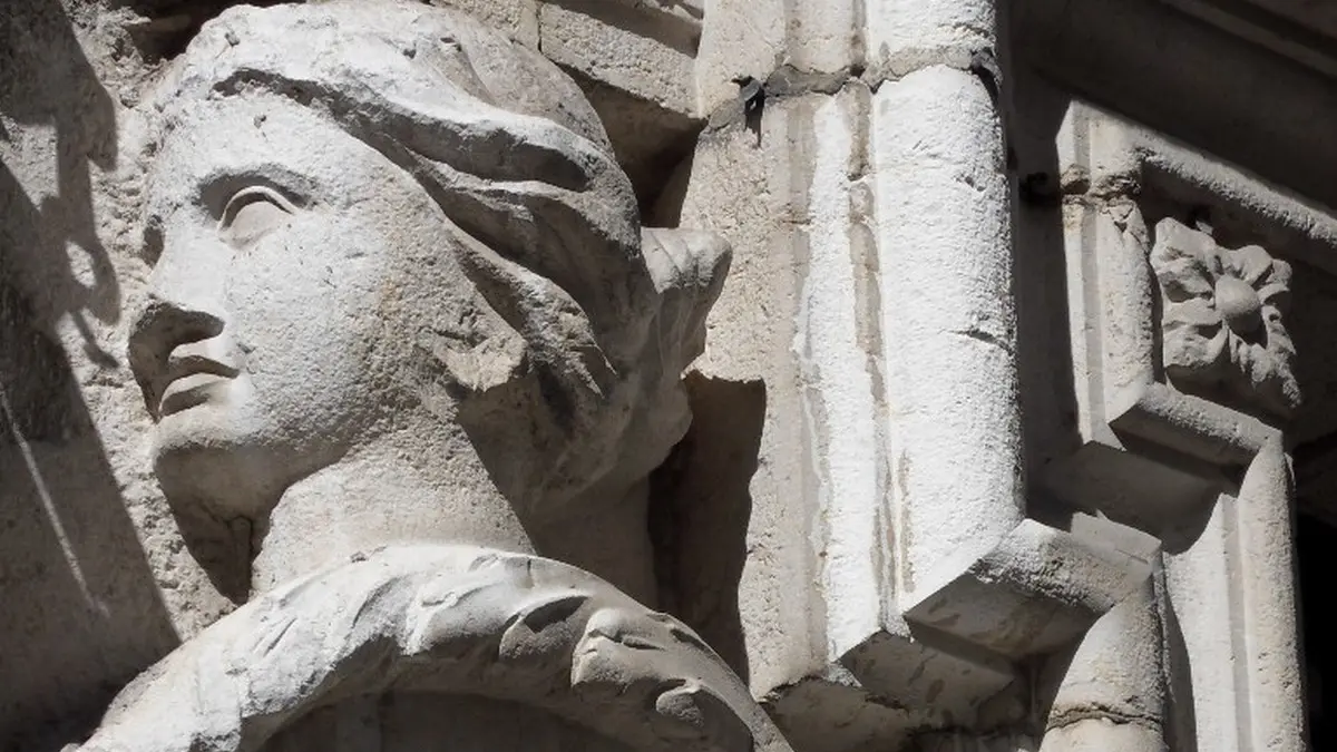 Portail d'entrée de l'hôtel Castagnery de Châteauneuf