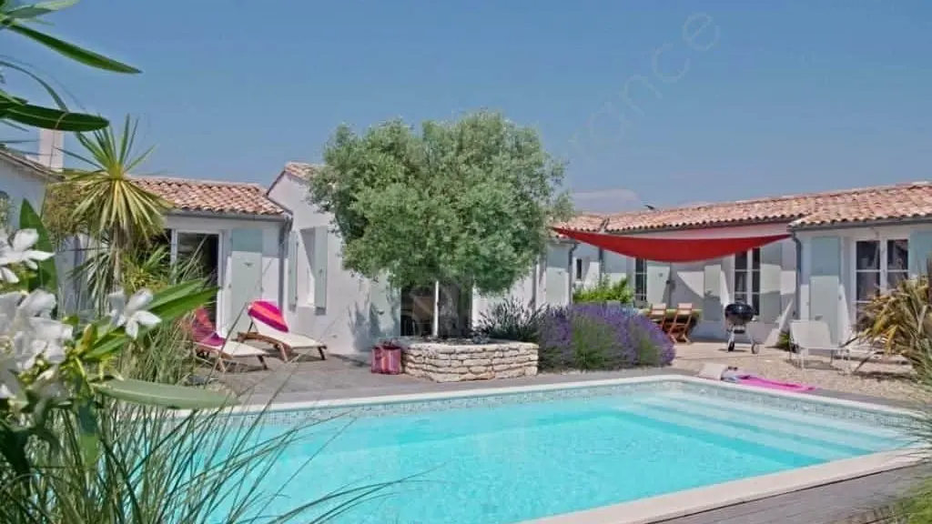 Extérieur avec piscine