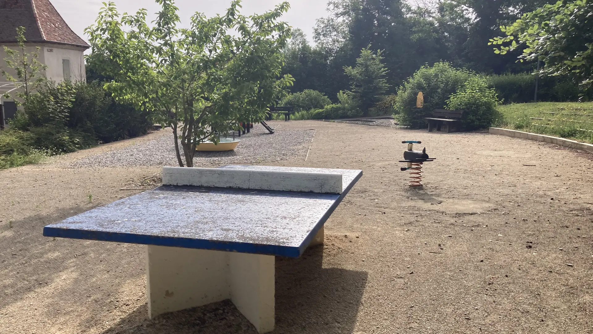 Table de ping pong du parc à Moras en Valloire