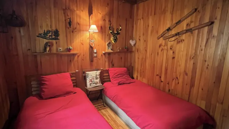Bedroom with two single beds, wooden interior
