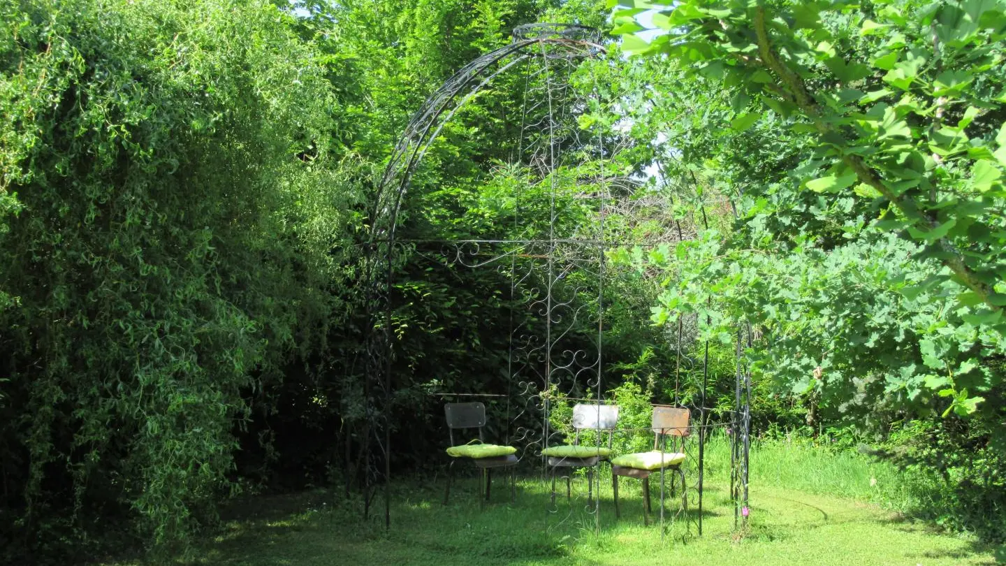 Le jardin et sa gloriette