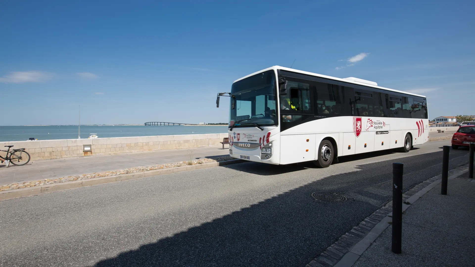 Ligne 150 sur l'île de Ré - Rivedoux avec vue sur le pont