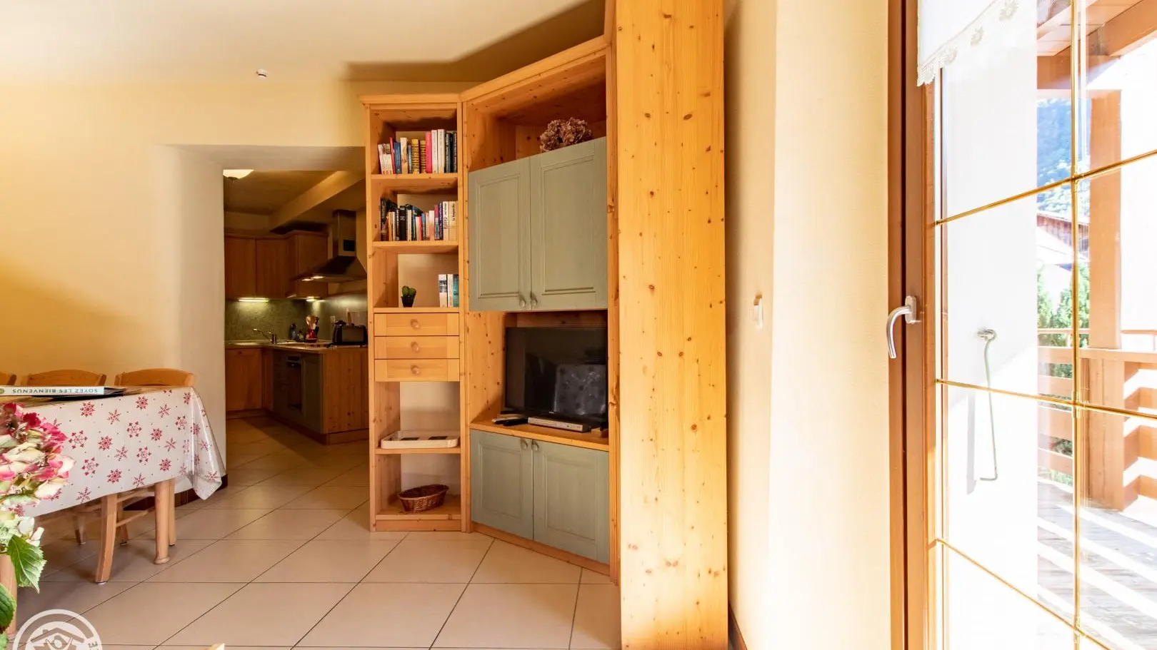 Coin TV et accès balcon