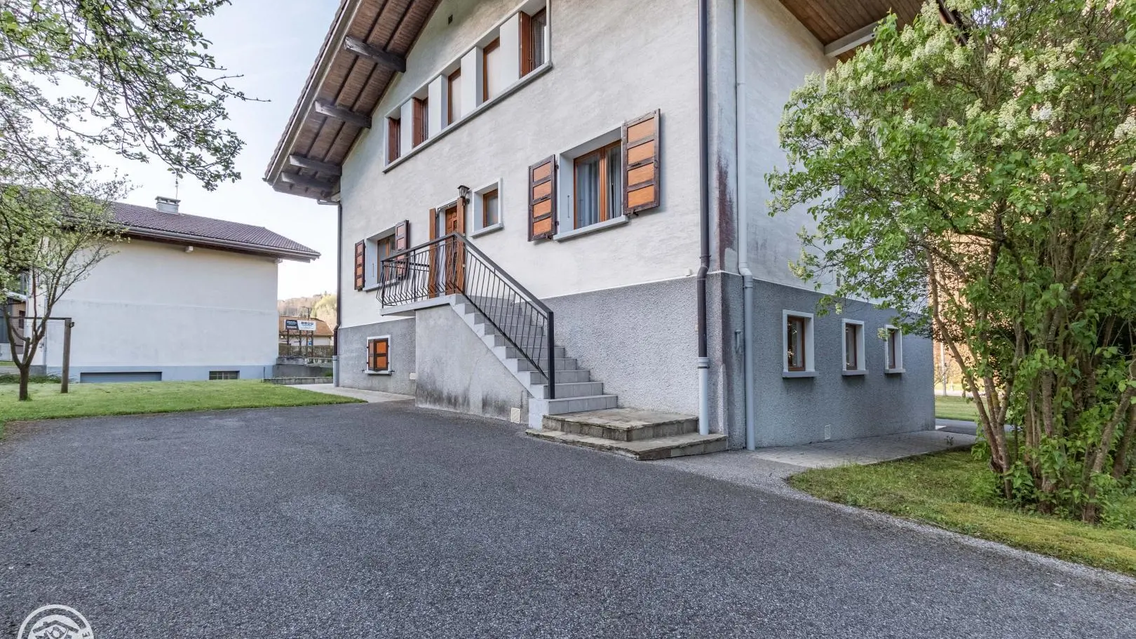 Stationnement privatif devant le gîte