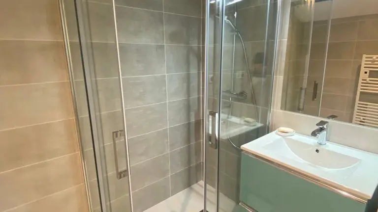 salle d'eau de la grande chambre du premier étage