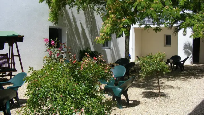 Extérieur arboré et agréable