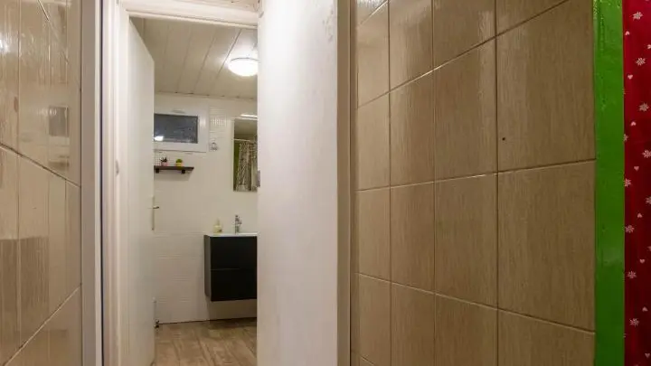 Accès chambre 2 et salle d'eau