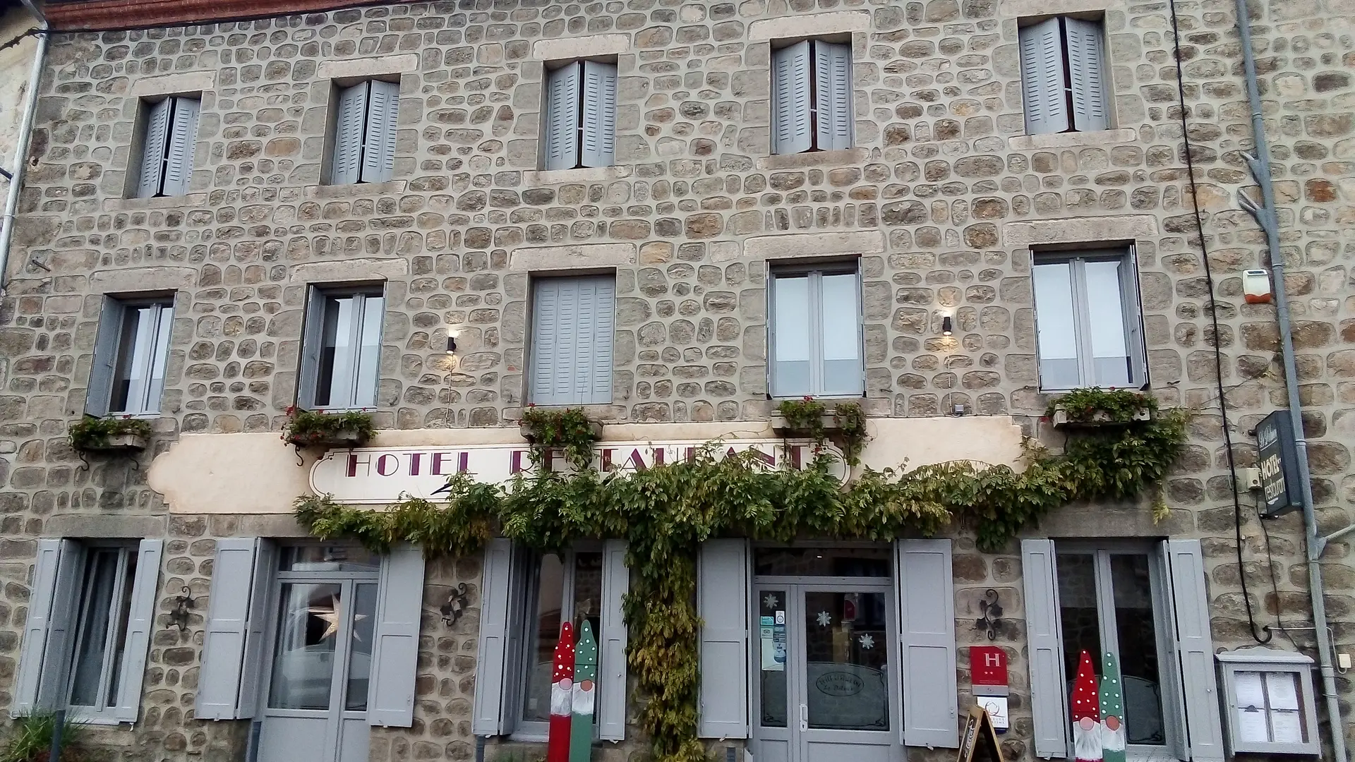 restaurant Le Dolmen chambres d'hôtes à Luriecq 42380