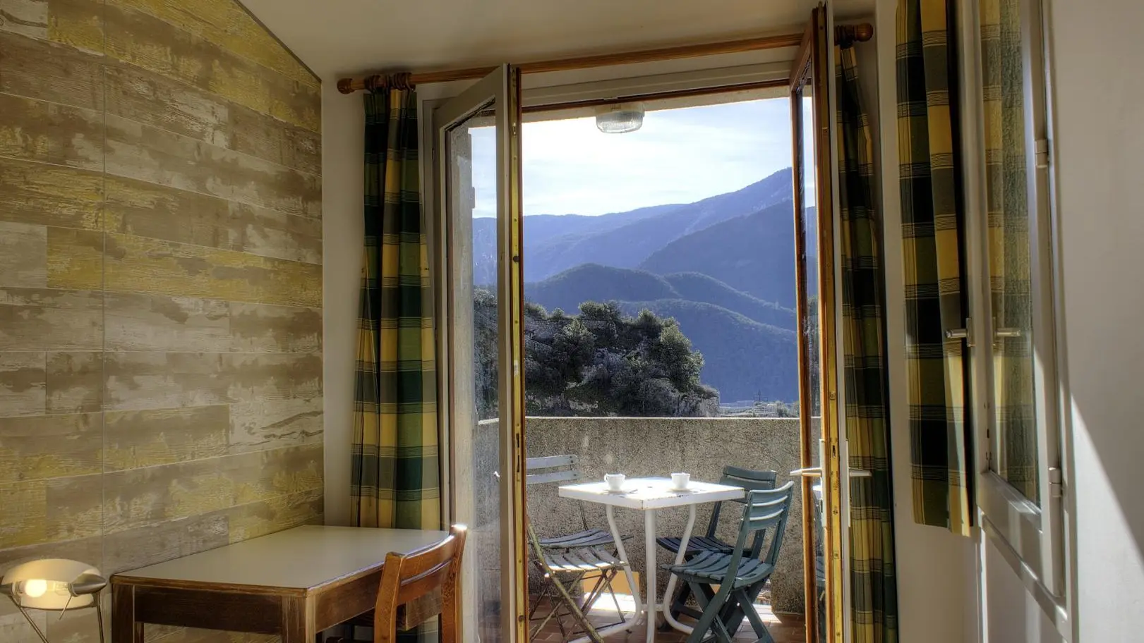 Le Baousset-Vue de la Chambre-Sigale-Gîtes de France Alpes Maritimes