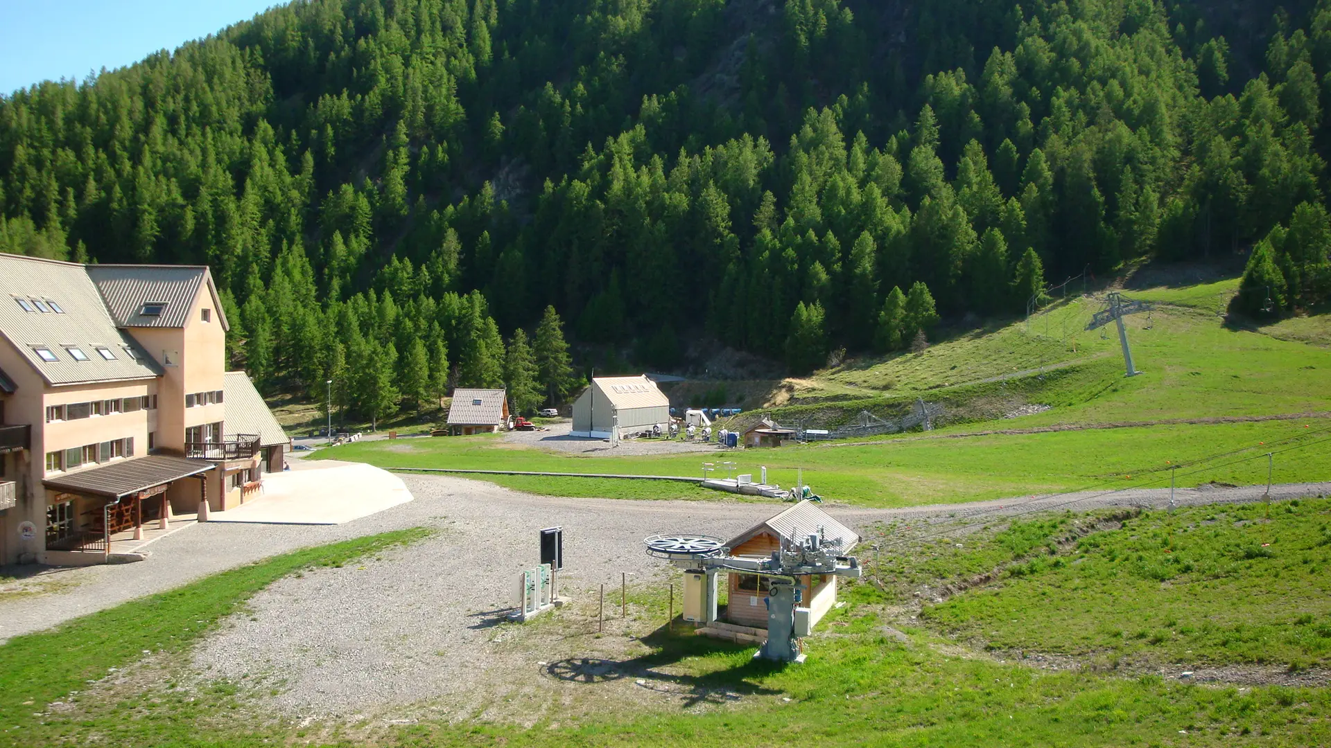 Vue Balcon en été - Les Aurans 335M RÉALLON