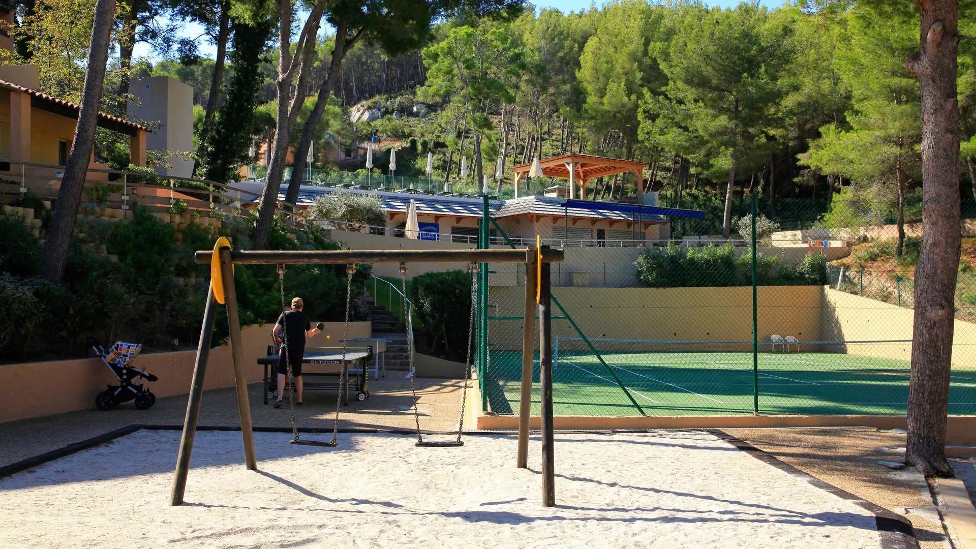 Extérieur boulodrome vue extérieure