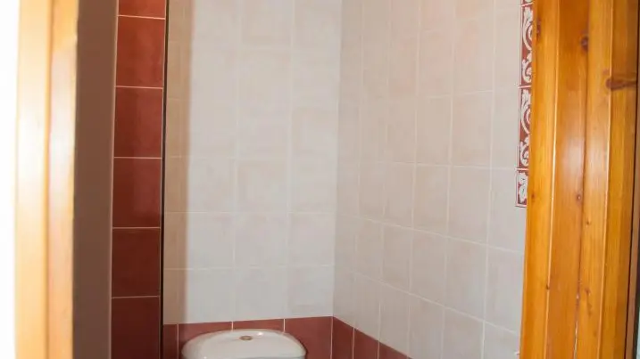 WC indépendant avec Lave-mains.