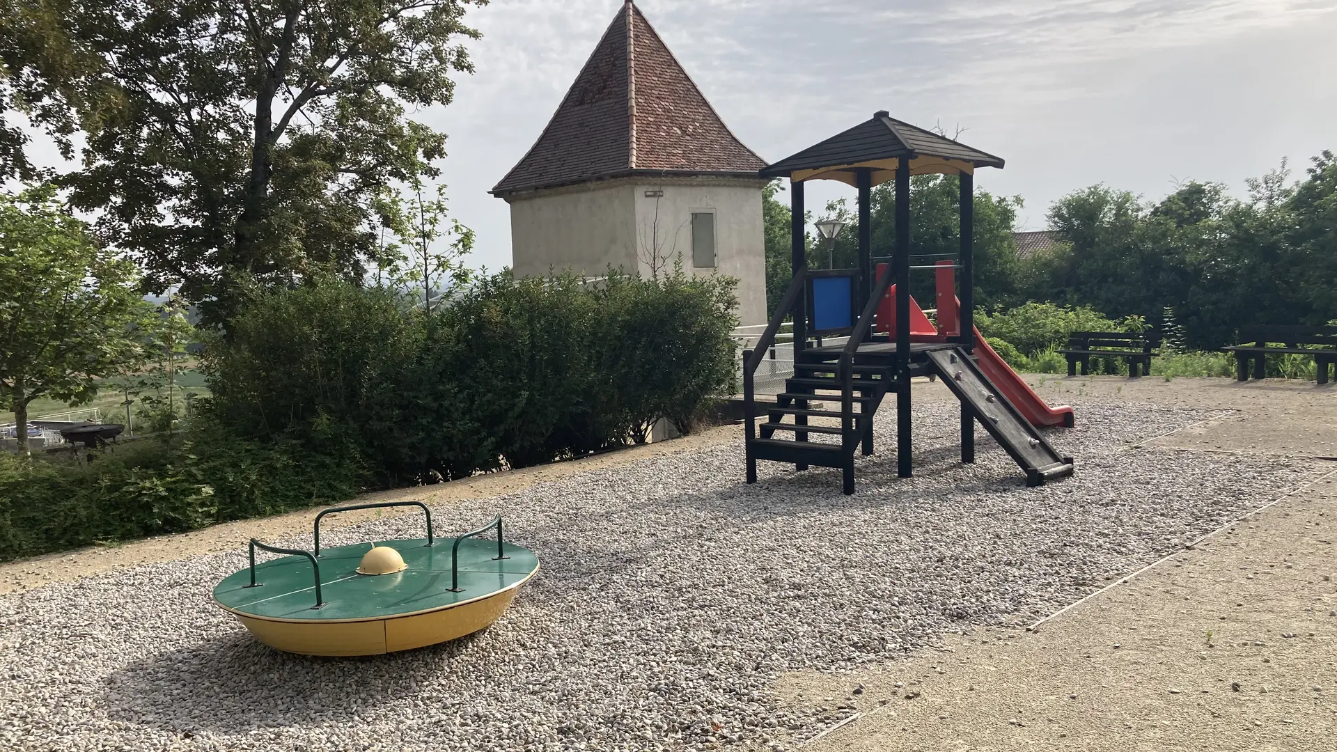 Aire de jeux du parc municipal de Moras en Valloire