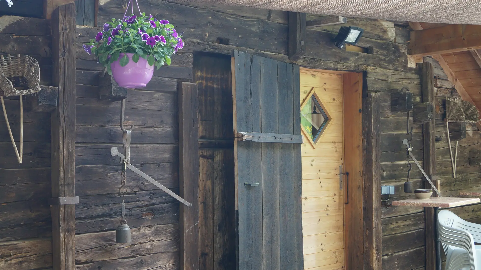 Porte d'entrée - Le Galetas de la Tournette - Les Clefs, Haute-Savoie