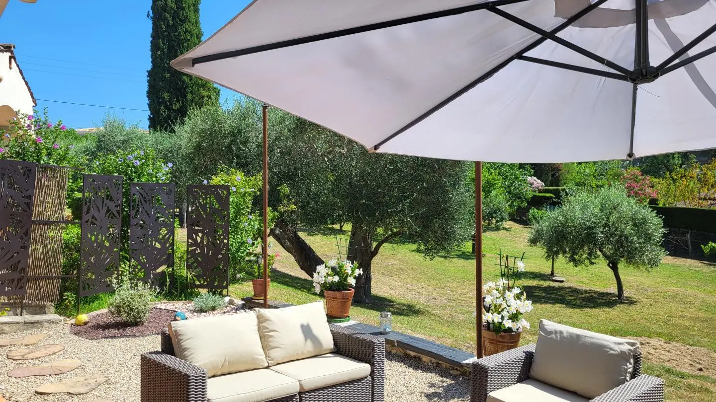 Terrasse Gîte L'Emiliana à Roquefort les Pins Gîtes de France Alpes-Maritimes