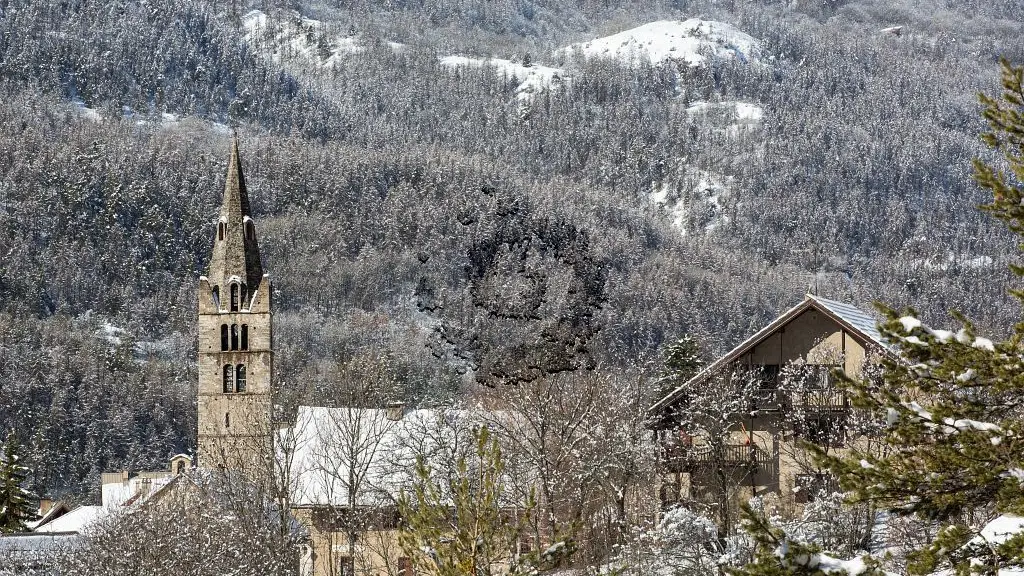 Village Les Vigneaux après une chute de neige