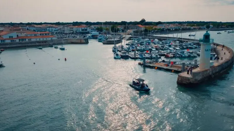 Bootsfahrt – Abfahrt vom Hafen von La Flotte