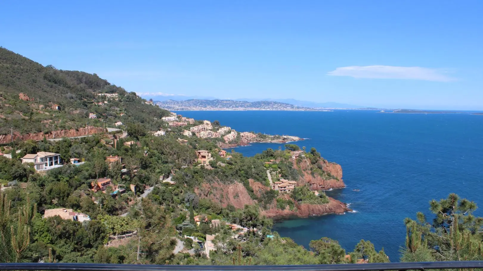 Vue terrasse Gîte Terres Rouge 2 à Théoule sur mer - Gîtes de France Alpes-Maritimes