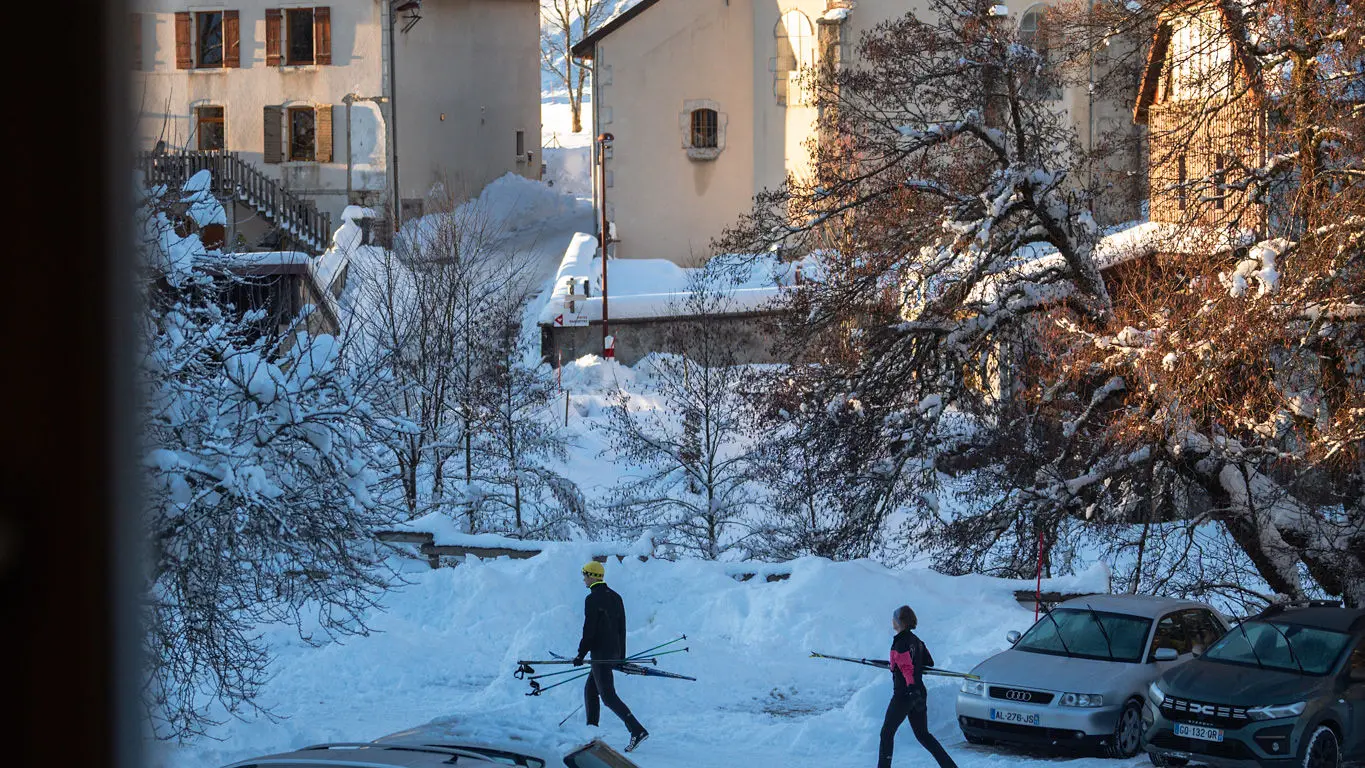 Vue sur le village et l'église de Mijoux