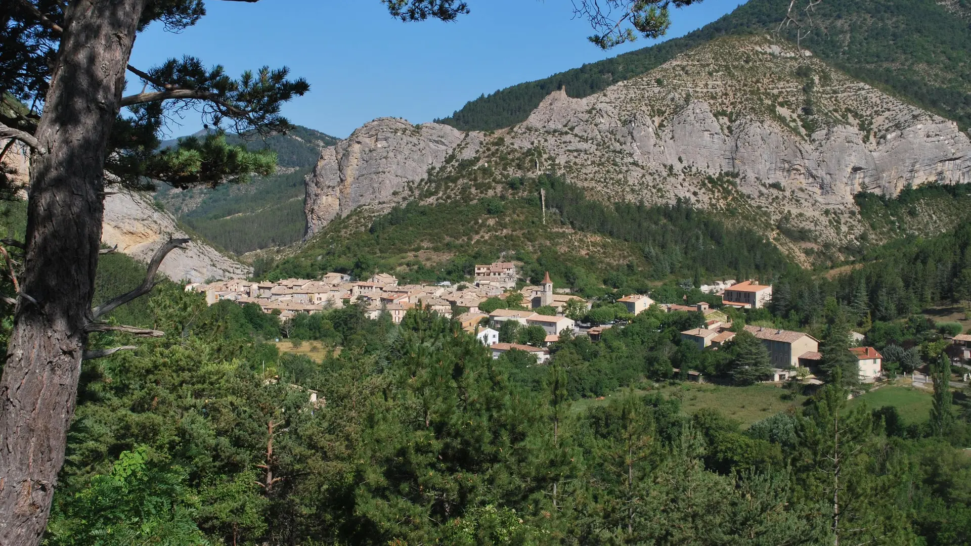 Panorama sur le village d'Orpierre