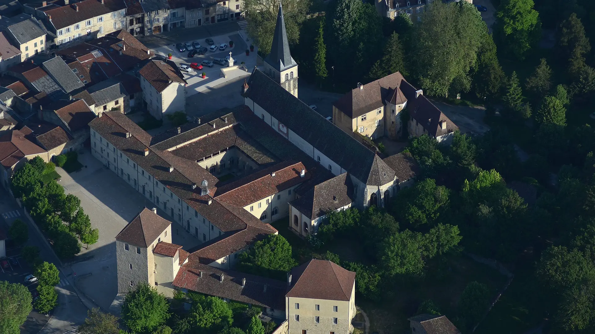 Abbaye d'Ambronay vue du ciel