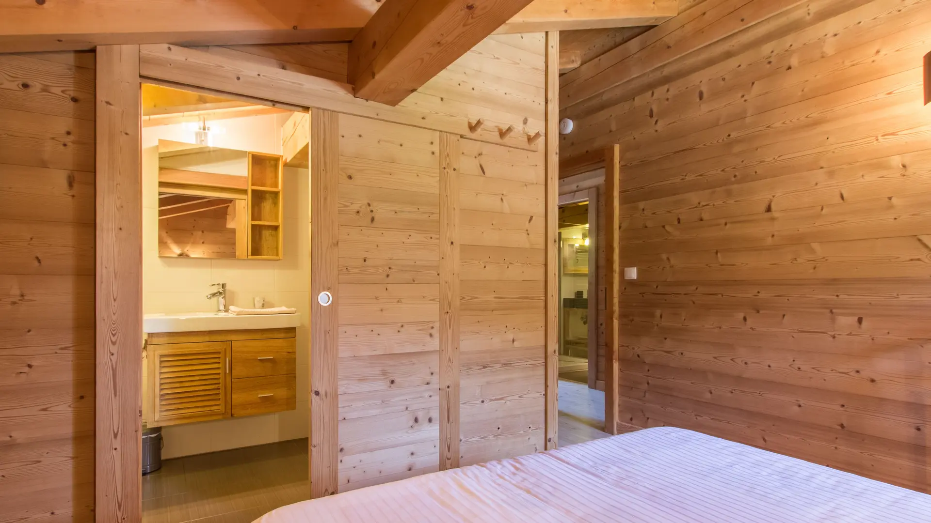 Chambre double avec sa salle de bains