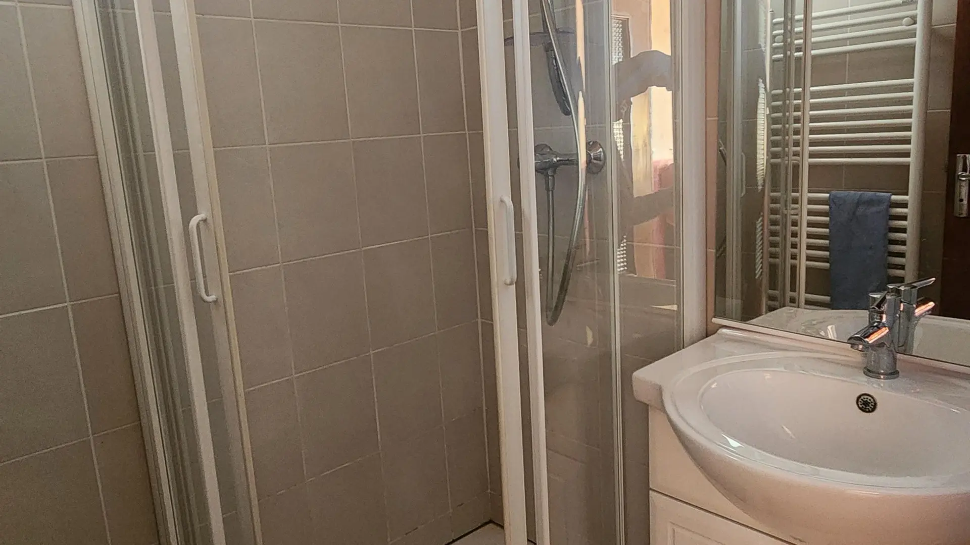 Salle de douche - Sacré coeur 1er étage n°57 - Appartement 4 personnes_Abriès-Ristolas
