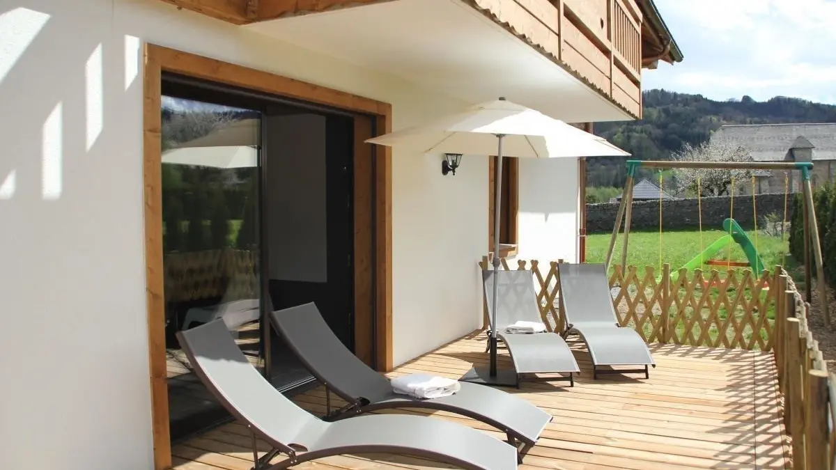 La terrasse de la piscine