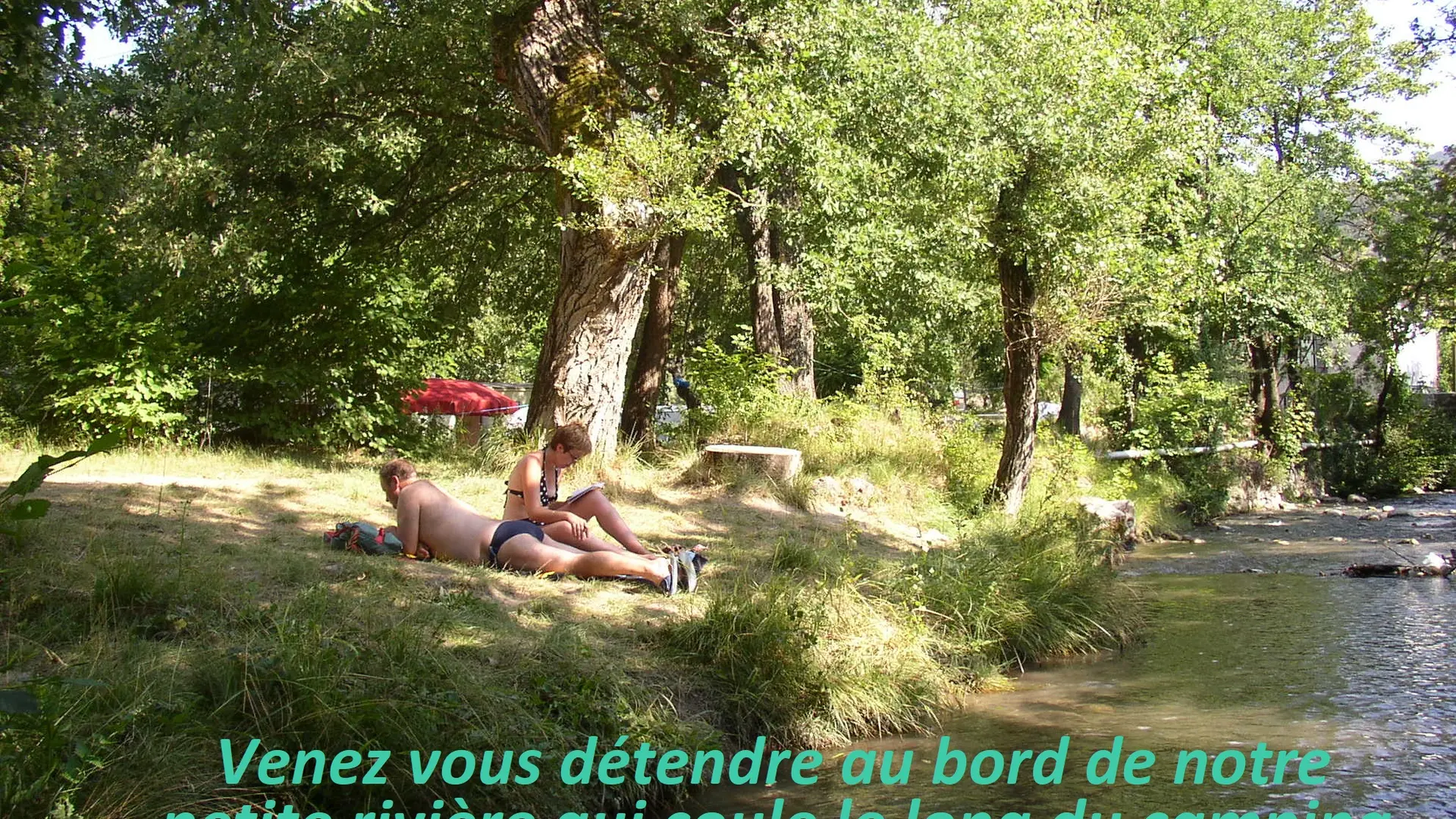 Petite rivière le long du camping