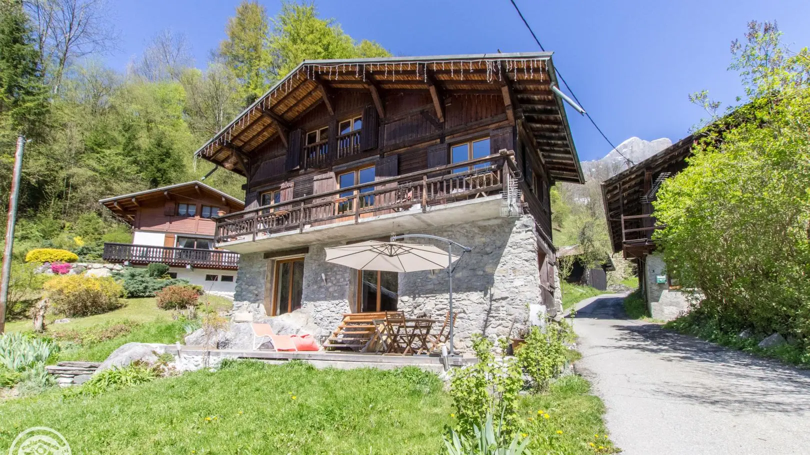 Vue d'ensemble du Hameau des Moulins et du gîte.