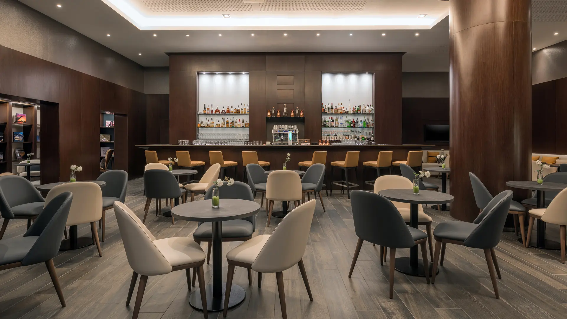 Cosmopolitan Bar