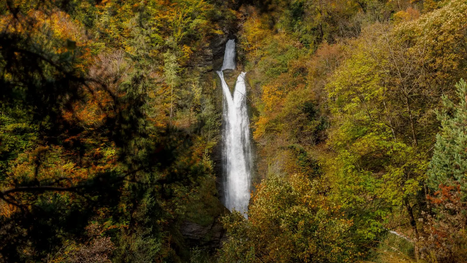 Cascade de Coeur à l'automne