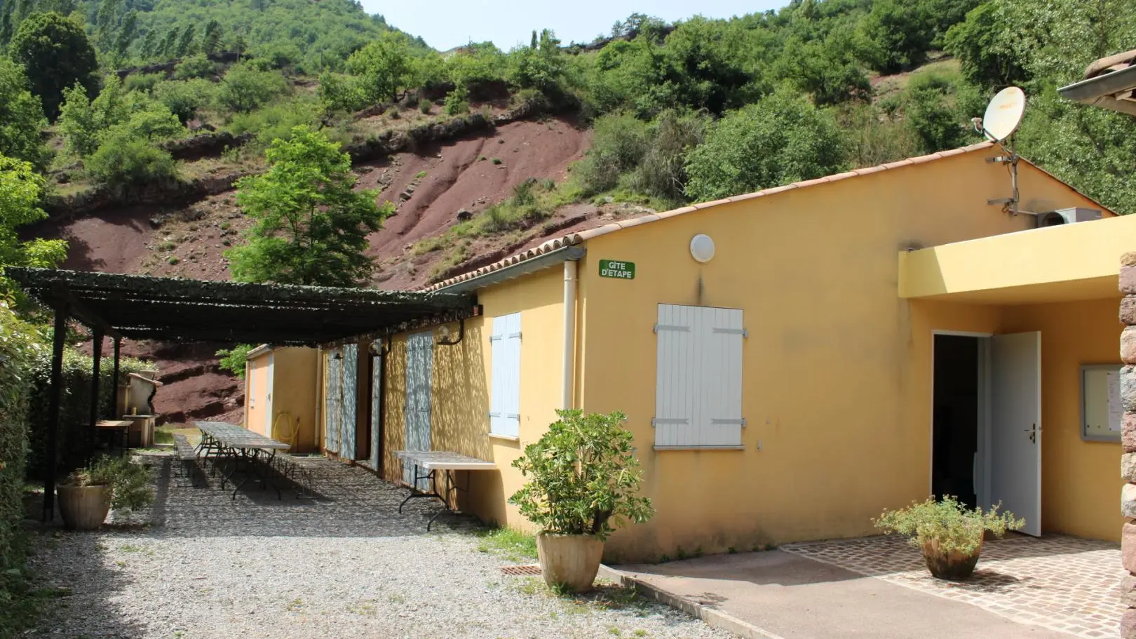 Entrée - Gîte de Groupe de la Mine Léouvé La Croix sur Roudoule - Gîtes de France Apes-Maritimes