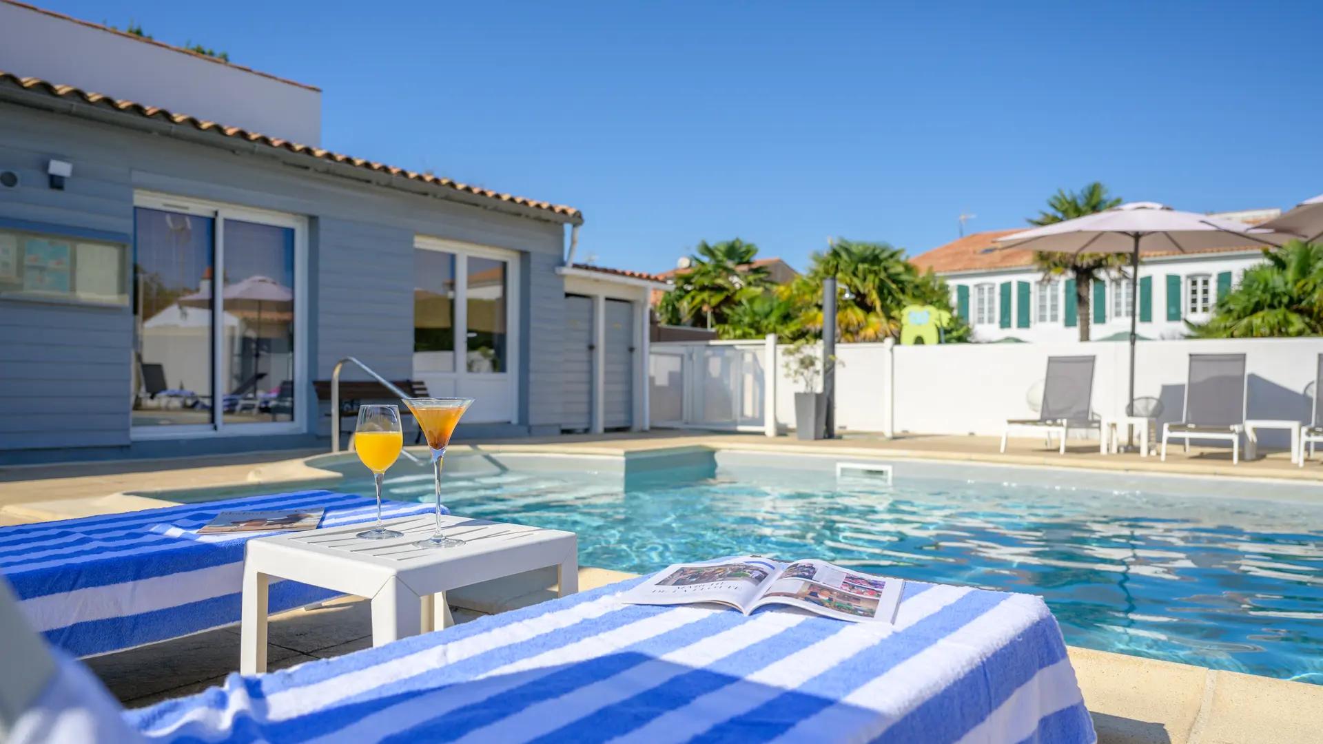 casa de huéspedes con piscina climatizada