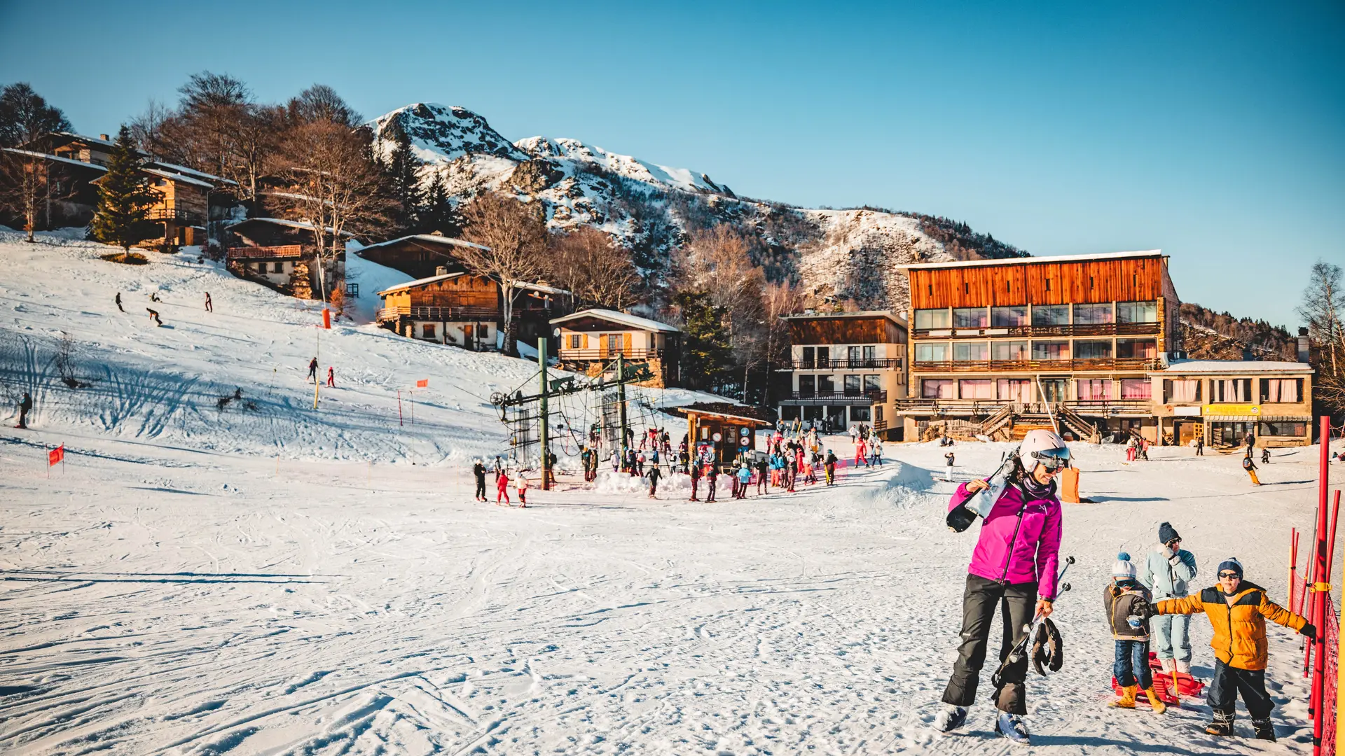 Pied de pistes avec vue sur les chalets