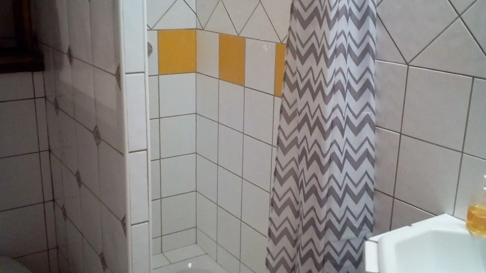 Rez-de-chaussée : salle de bain