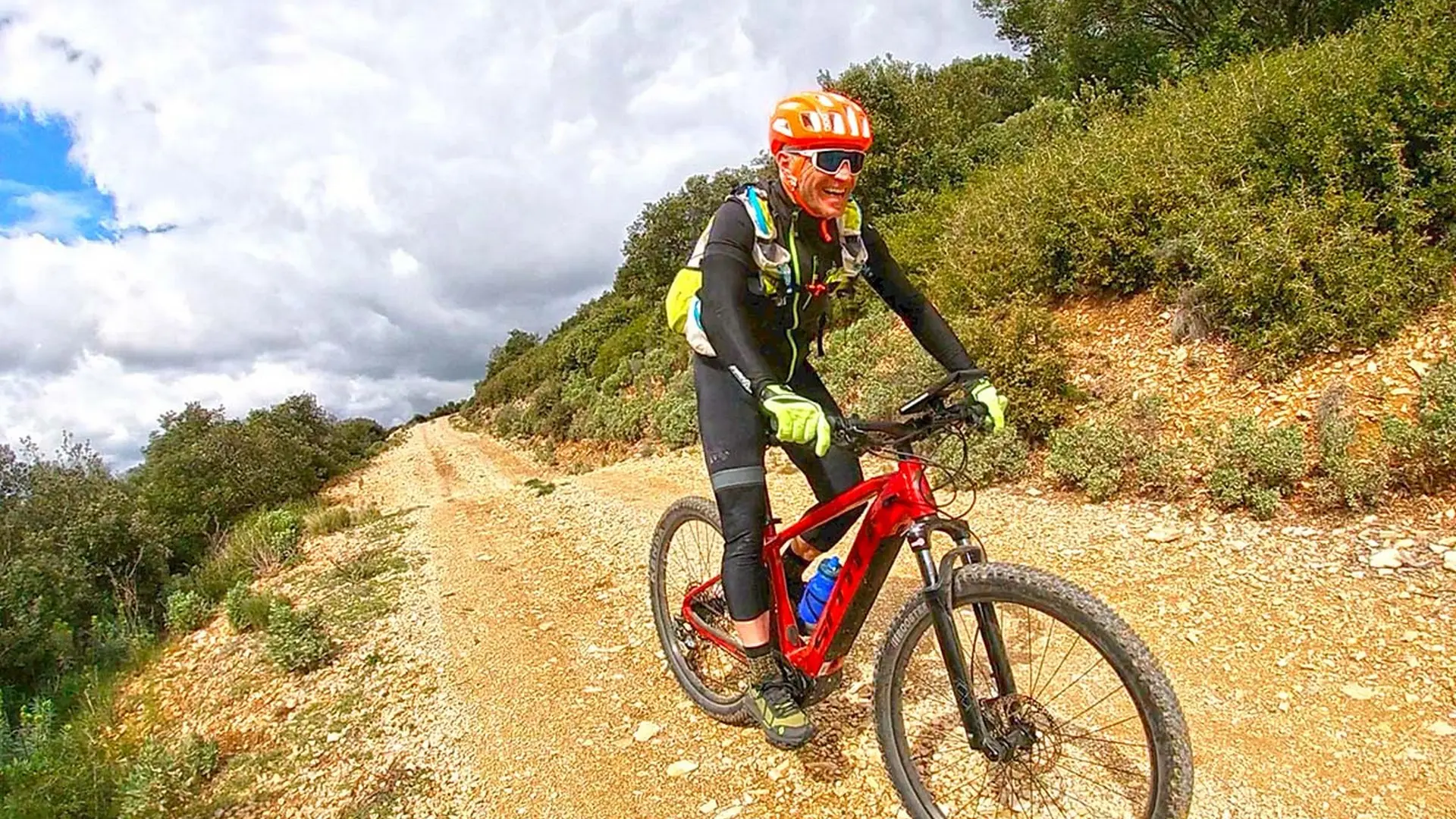 Panorama Outdoor à Aureille, accompagnateur de sortie vélo