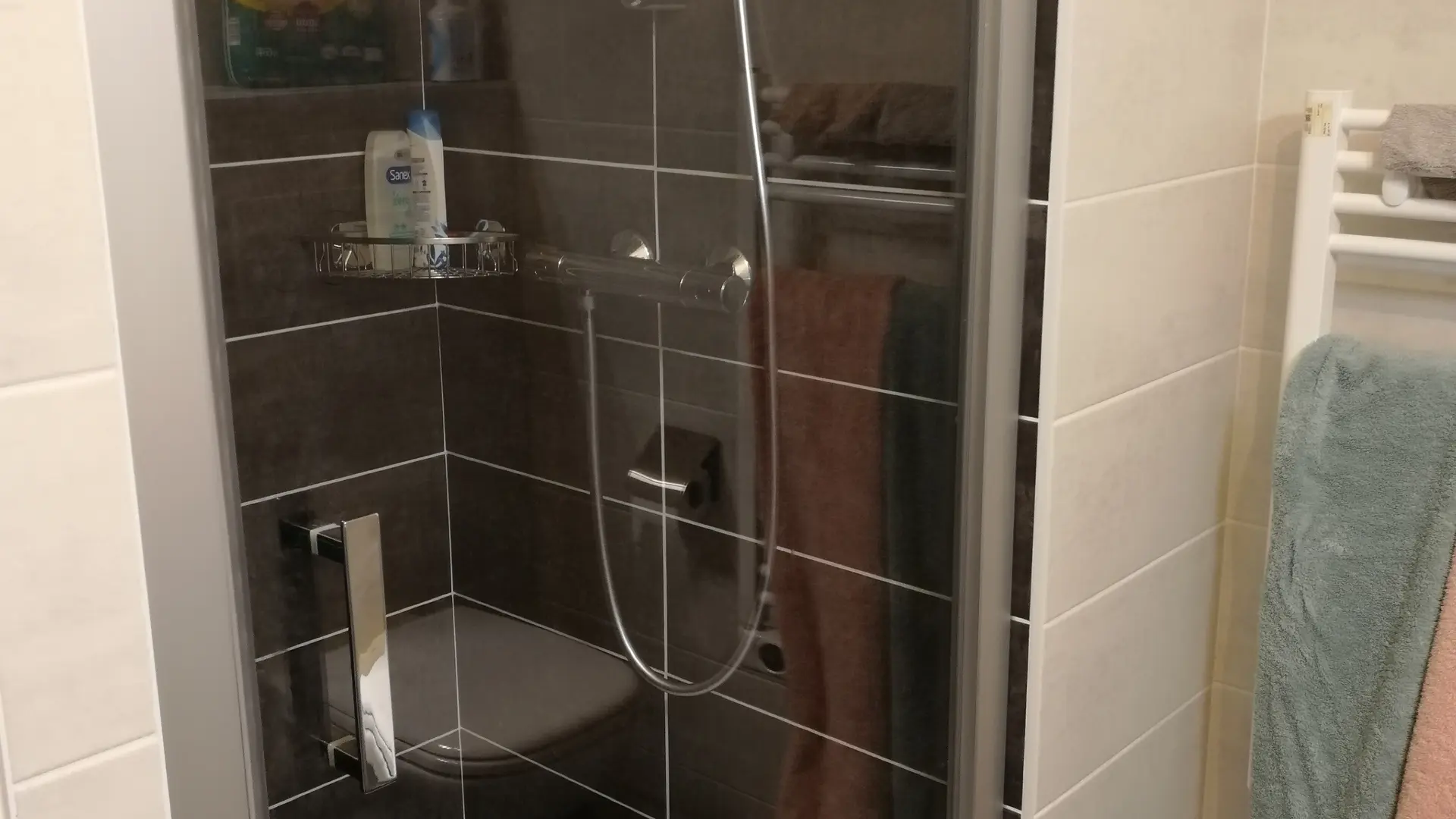 Douche de la deuxième salle de bains