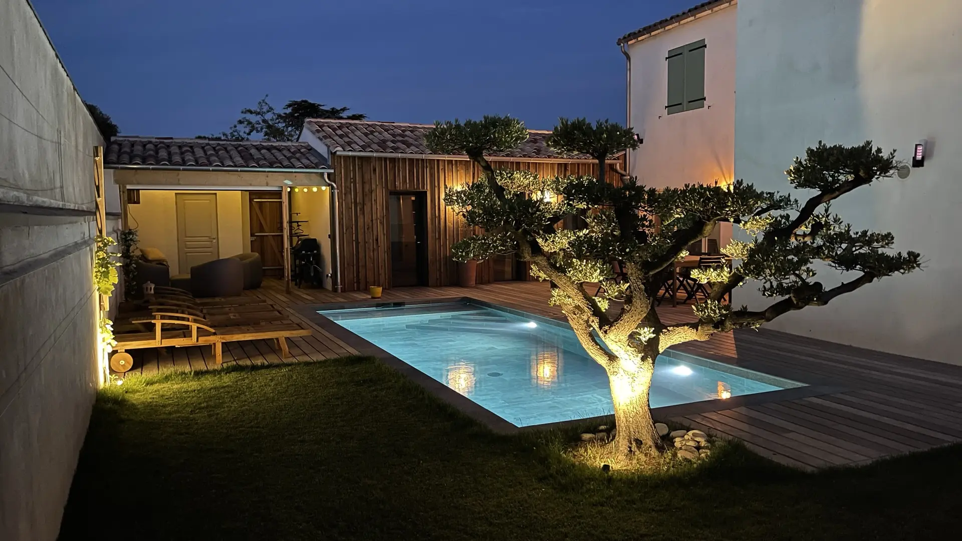 Garden + swimming pool