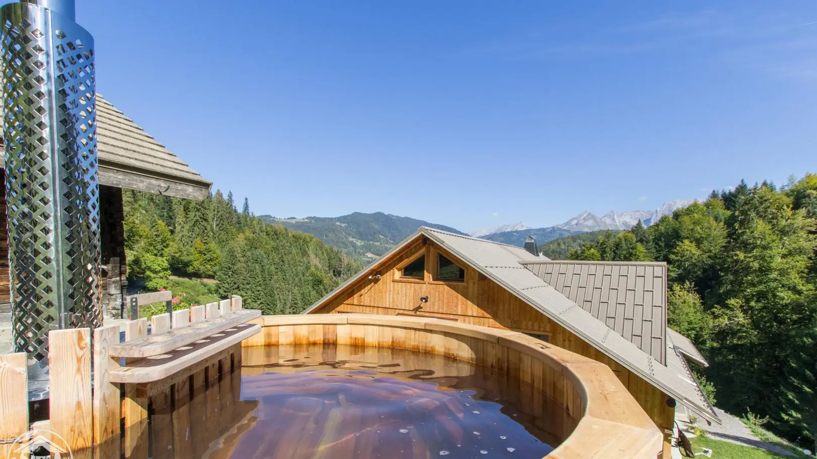 Bain nordique avec poele à bois immergé