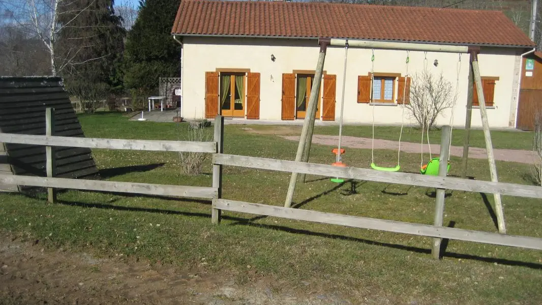 Et si on faisait de la balançoire,sous la surveillance de papa ou maman !