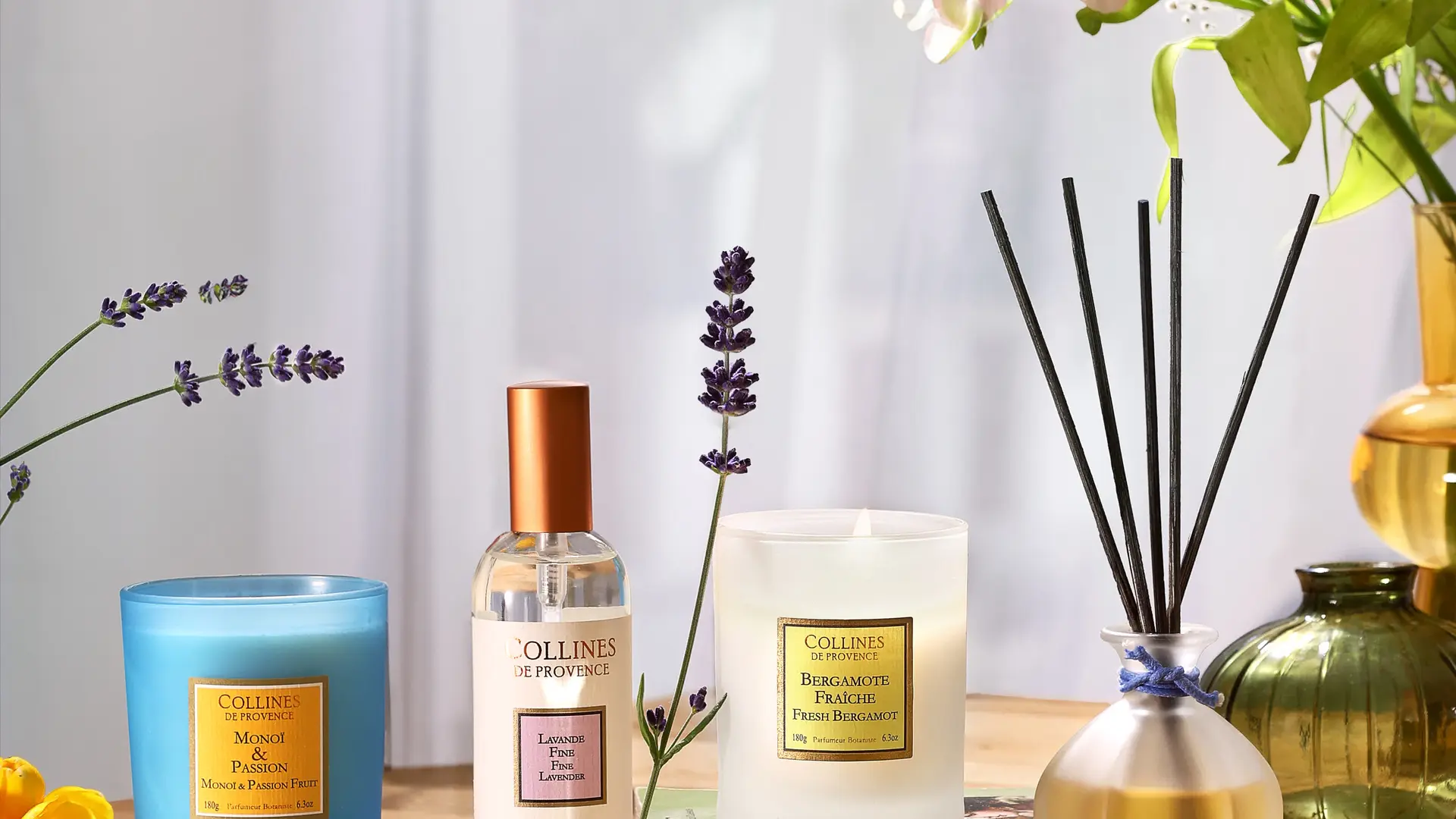 Des parfums d’intérieur naturels et harmonieux qui associent bougies et diffuseurs pour créer une ambiance délicate et apaisante.