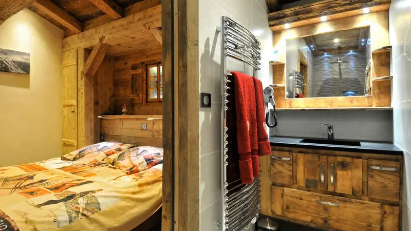 Chambre double avec salle de bains ensuite