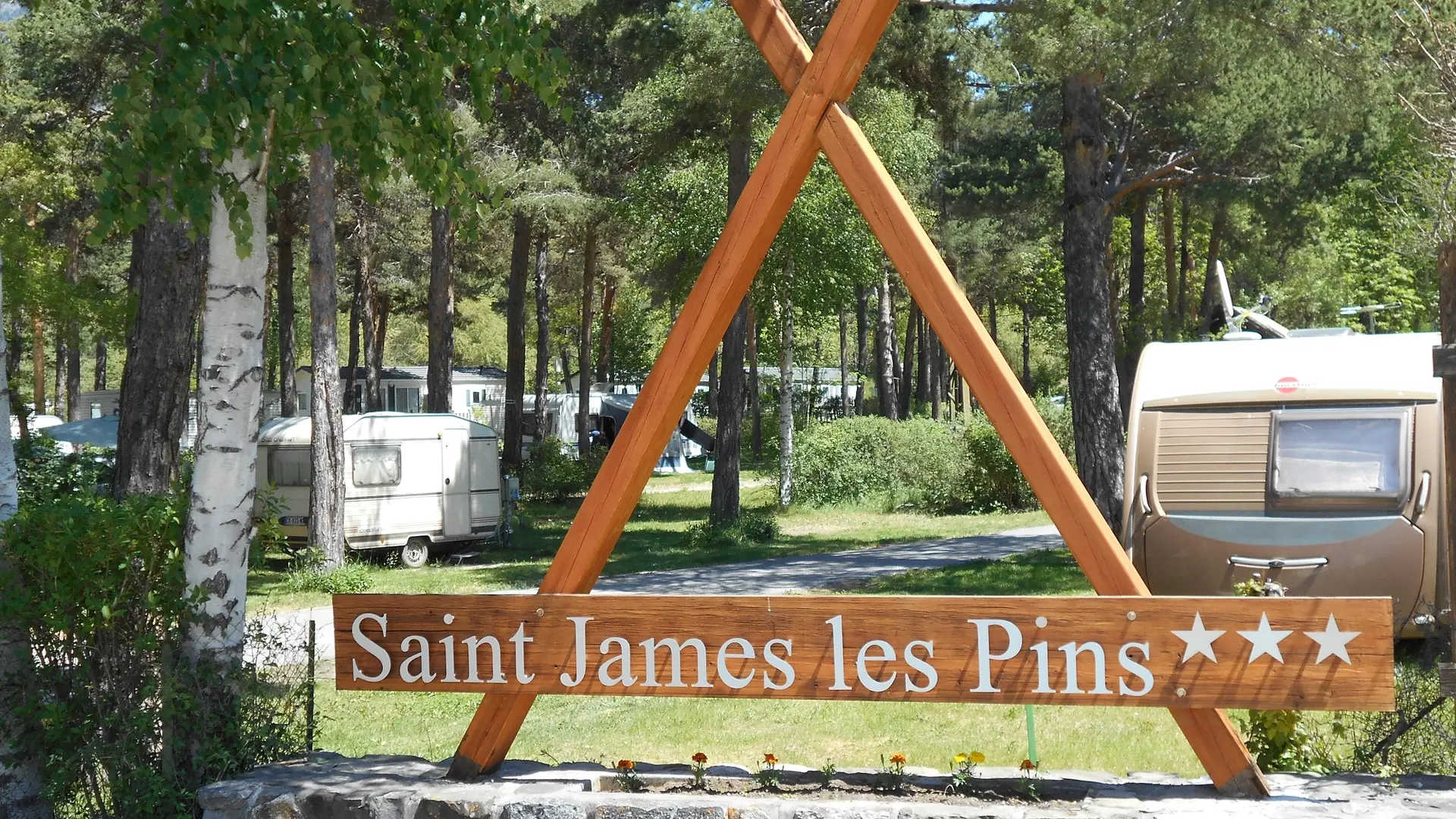 Entrée du camping en été