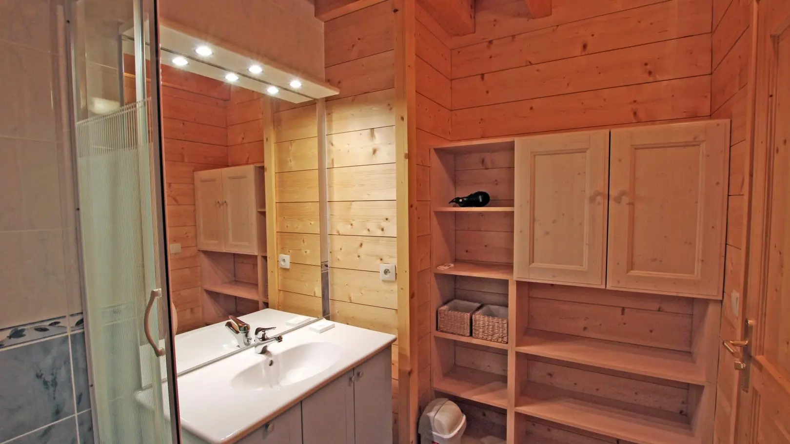 Etage Duplex Salle de bain (douche, vasque)