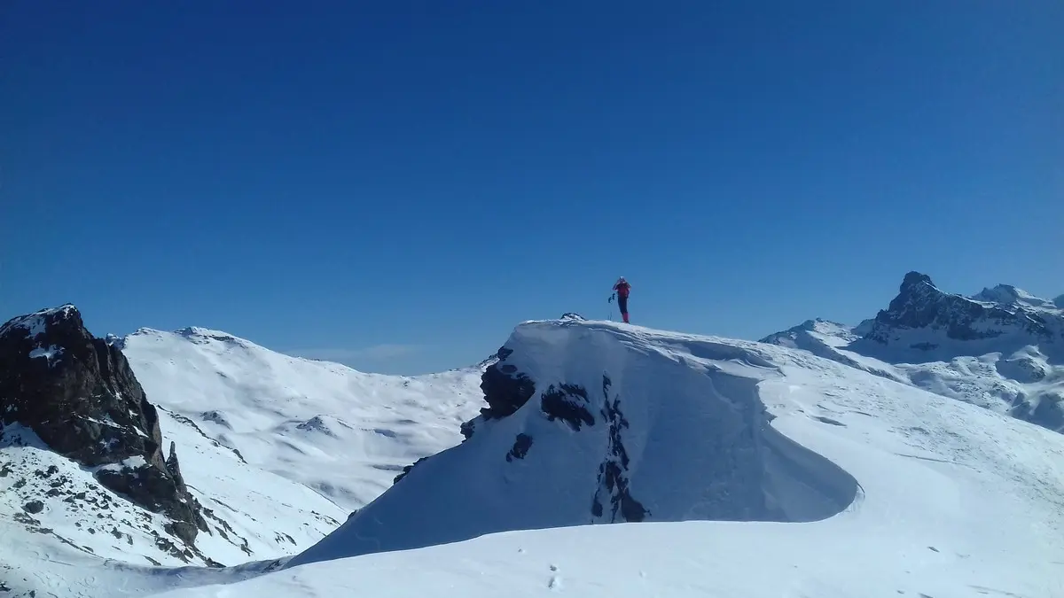 Sur les crêtes, vue sur la Tête d'Estoilies