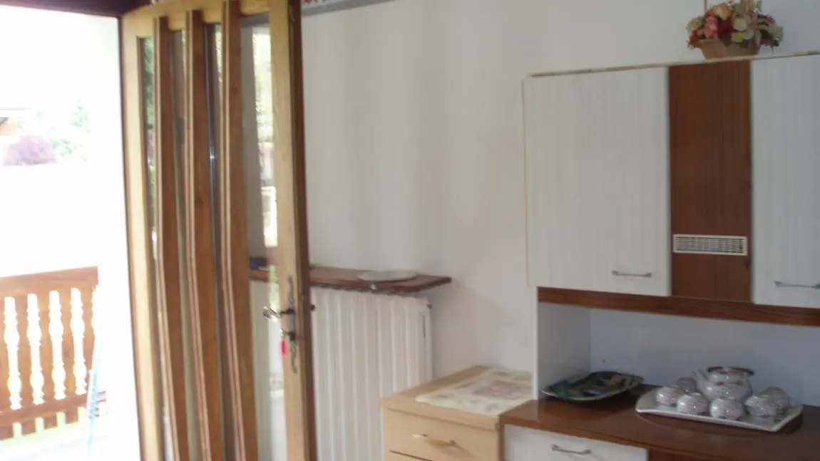 l'entrée sur la cuisine