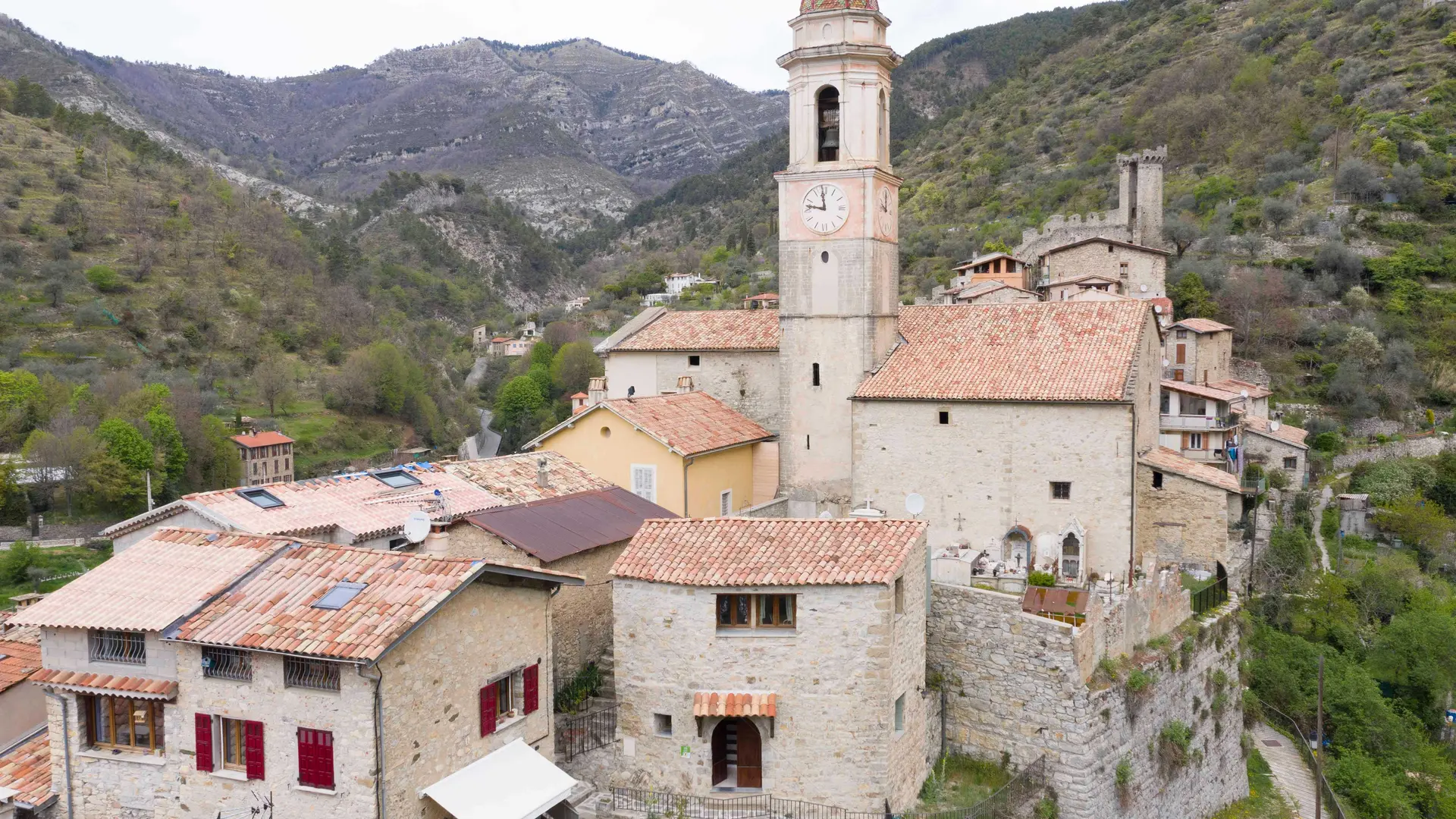 Village Lucéram Gîtes de France Alpes-Maritimes